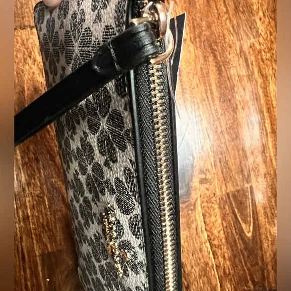 Kate Spade ♠️ Lucy Spade Flower Medium L-zip Wristlet - Picture 6 of 8